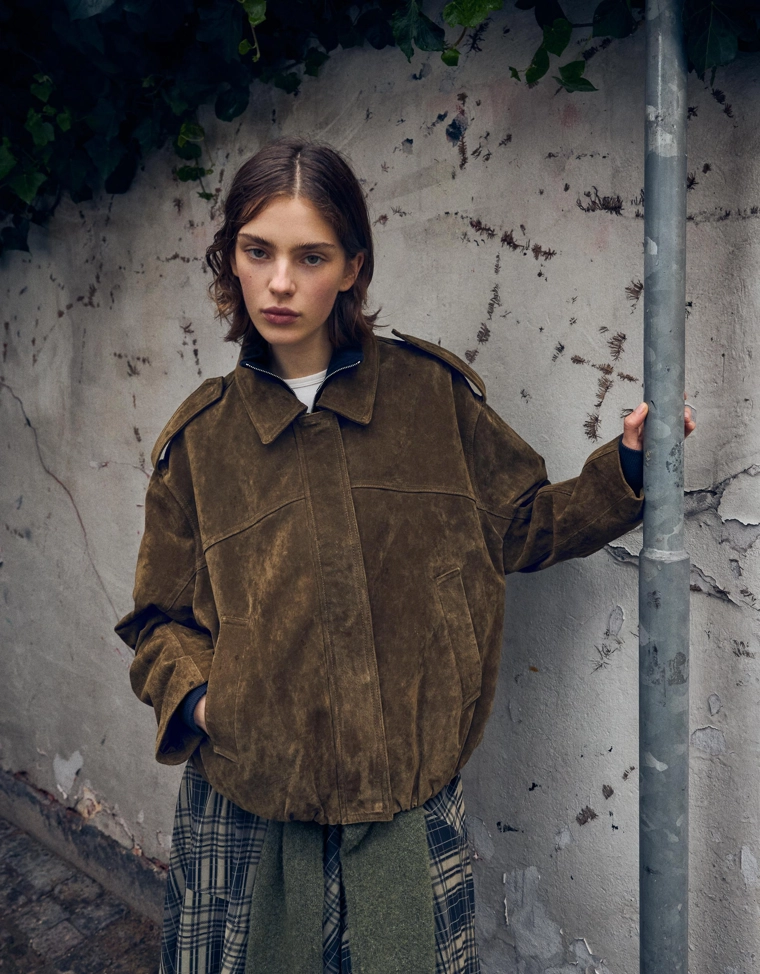 Куртка из замши с кожаными вставками