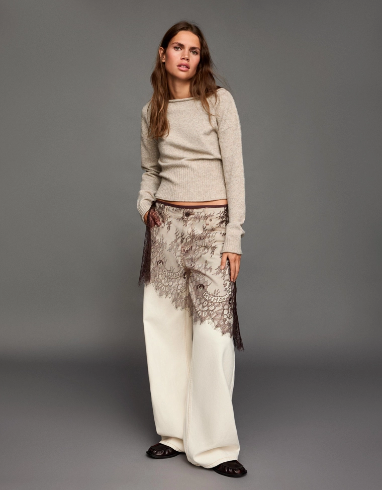 Свитер с вырезом «лодочка»