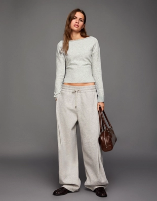 Свитер с вырезом «лодочка»- Заказать в России