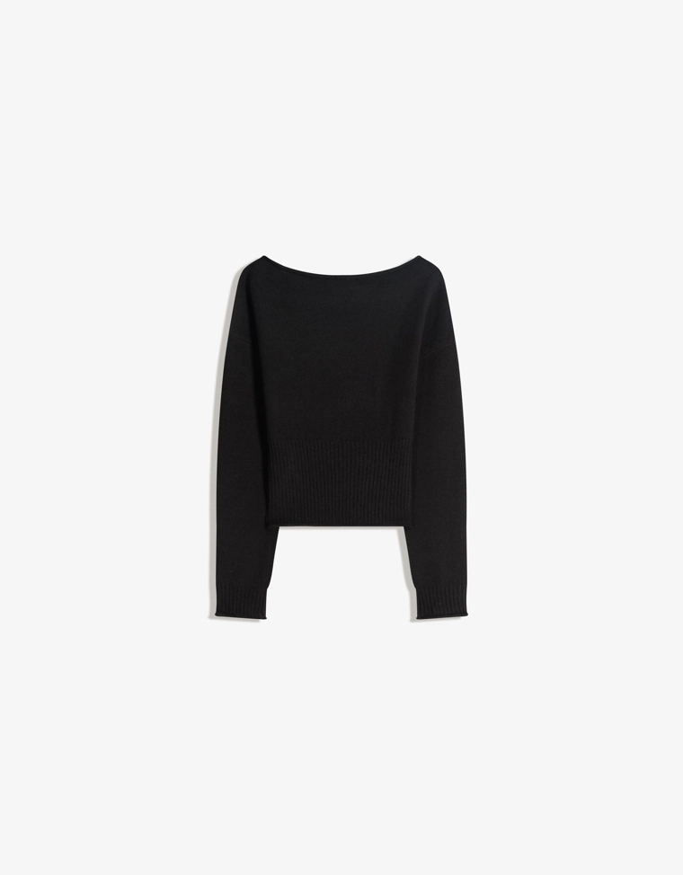 Свитер с вырезом «лодочка»