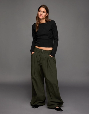 Свитер с вырезом «лодочка»- Заказать в России