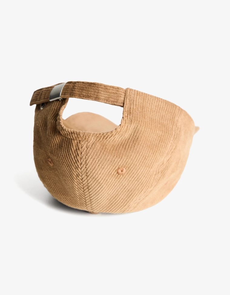 Вельветовая кепка с вышивкой