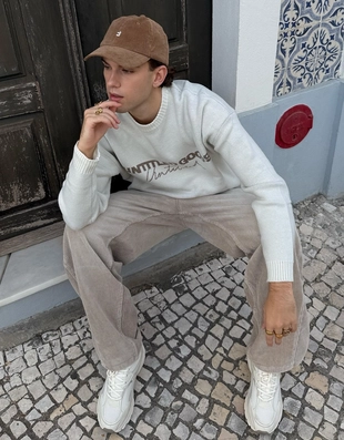 Вельветовая кепка с вышивкой- Заказать в России