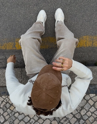 Вельветовая кепка с вышивкой- Заказать в России