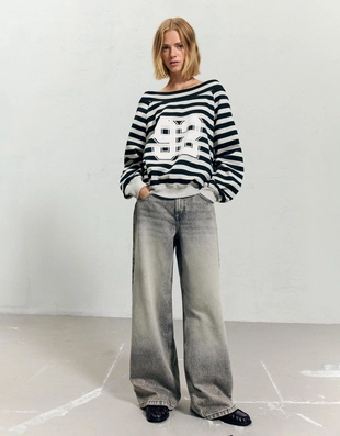 Свитер с вырезом «лодочка» и принтом- Заказать в России