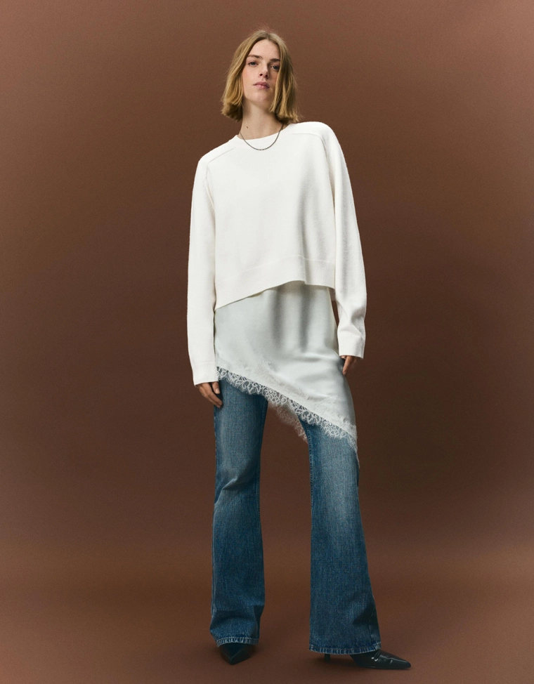 Трикотажный свитер со швами