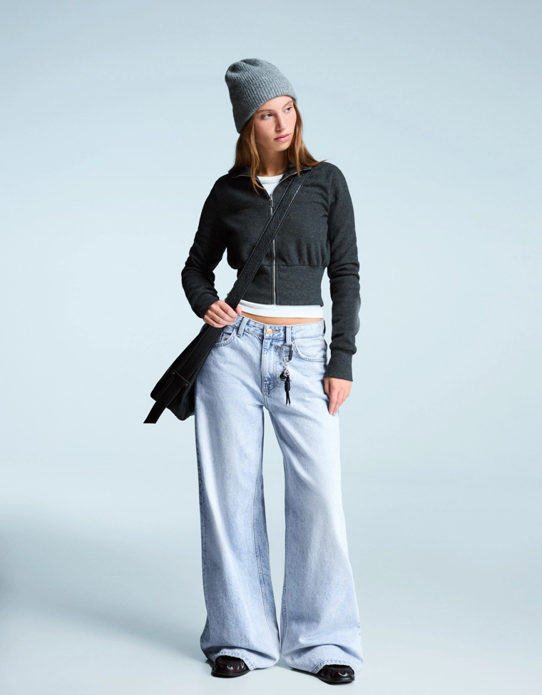 Джинсы с широкими штанинами