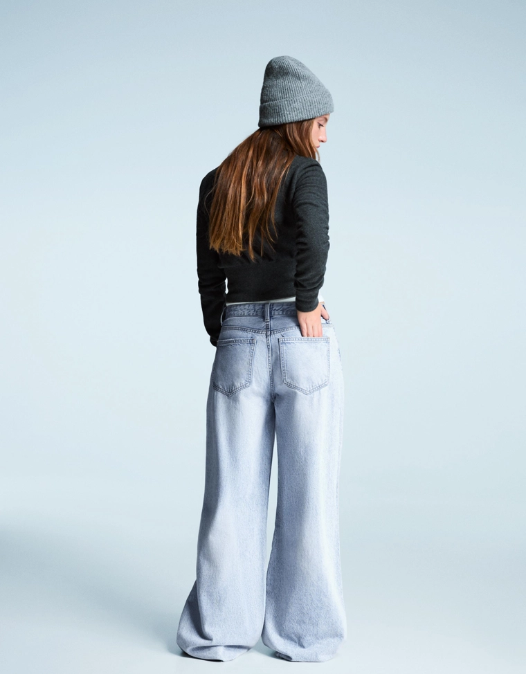 Джинсы с широкими штанинами