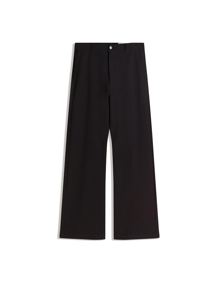 Расклешенные брюки приталенного кроя