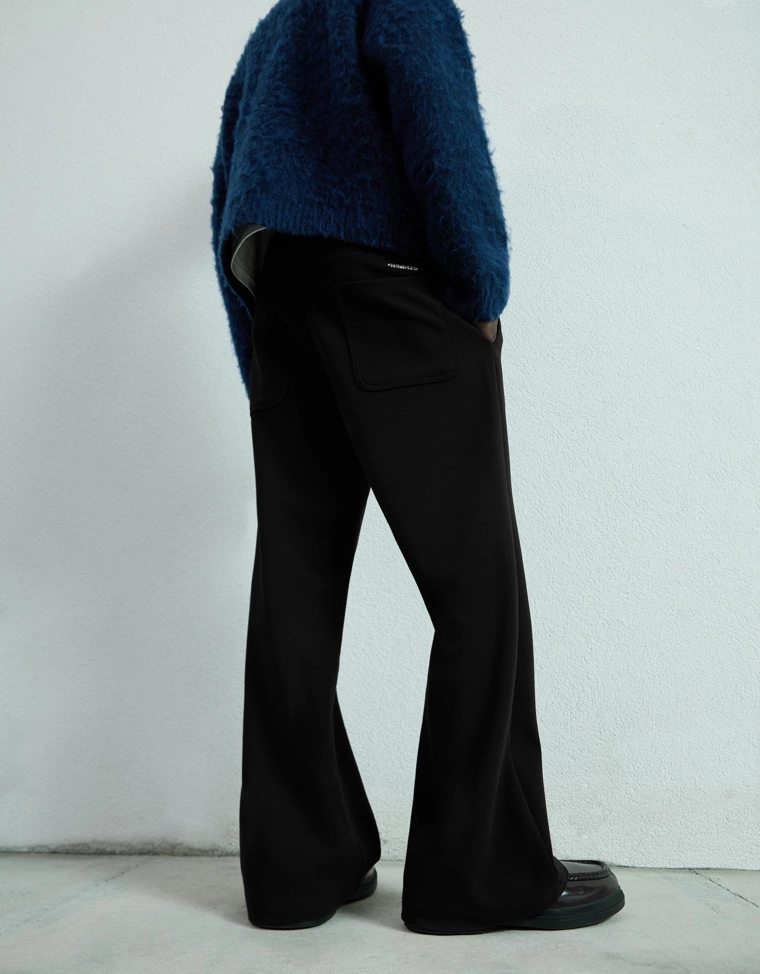 Расклешенные брюки приталенного кроя