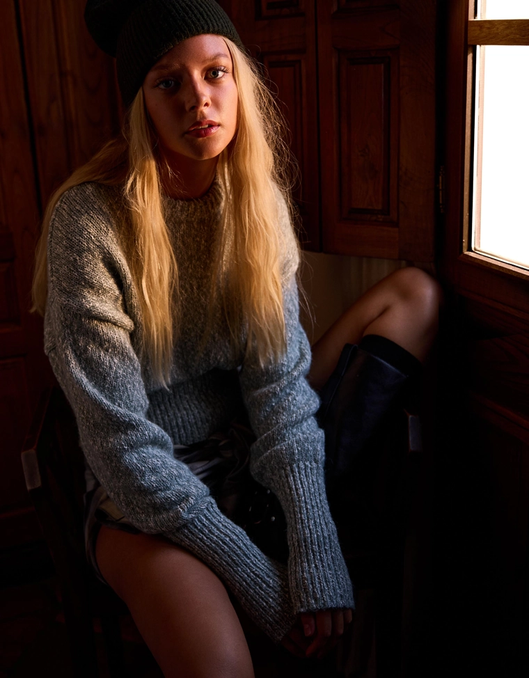 Свитер с объемными рукавами