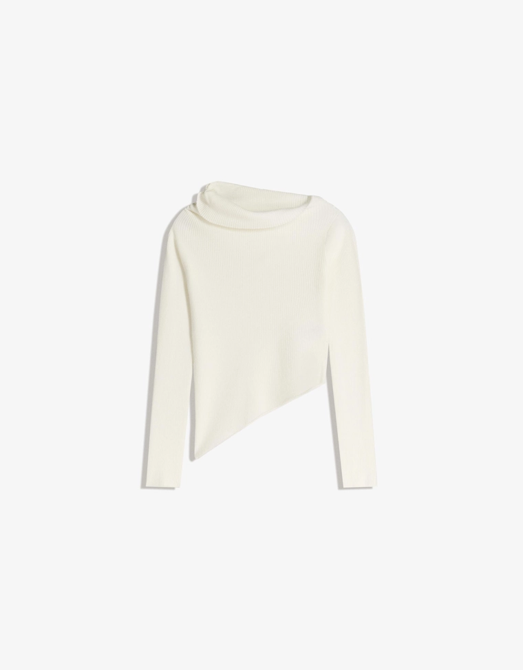 Свитер асимметричного кроя со сборками