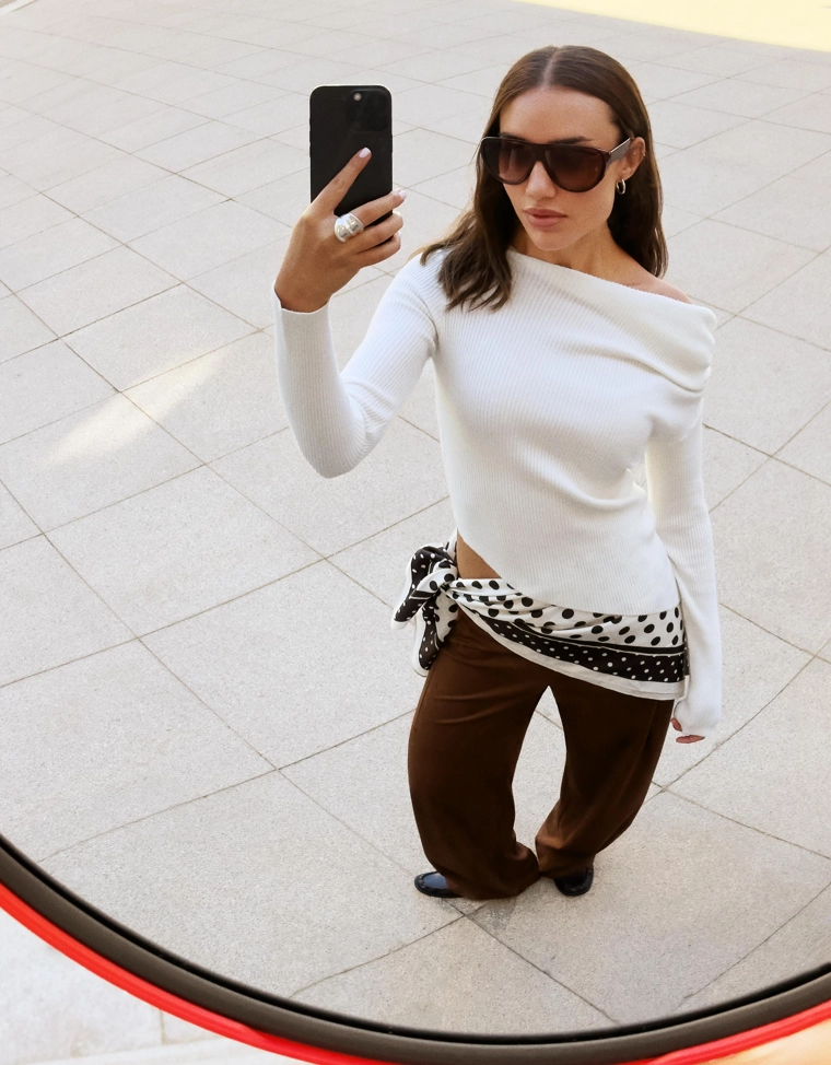 Свитер асимметричного кроя со сборками