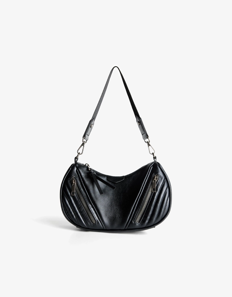 Сумка с ремнем через плечо и заклепками