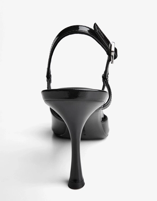 Туфли на каблуке с открытой пяткой и декоративной деталью- Заказать в России