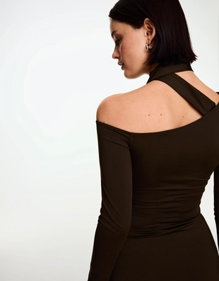 Мини-платье с длинными рукавами и деталью в виде платка- Заказать в России