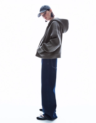 Толстовка оверсайз на молнии, с эффектом плотной синтетической ткани- Заказать в России