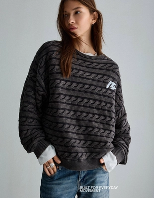 Свитер с узором «косы» и вышивкой- Заказать в России