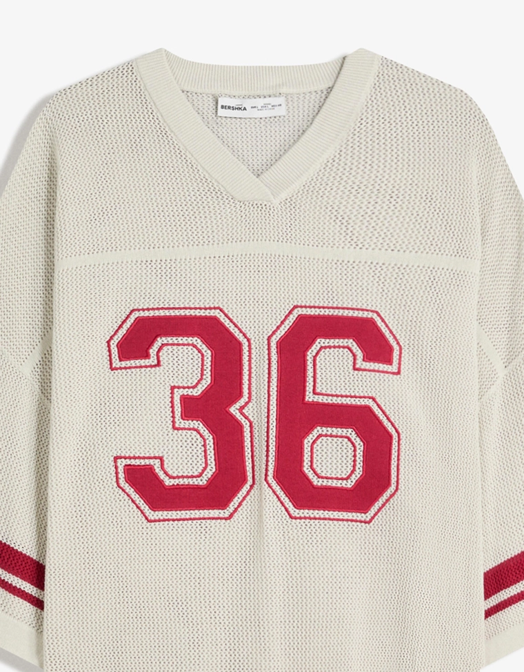 Футболка в спортивном стиле из сетчатой ткани с короткими рукавами