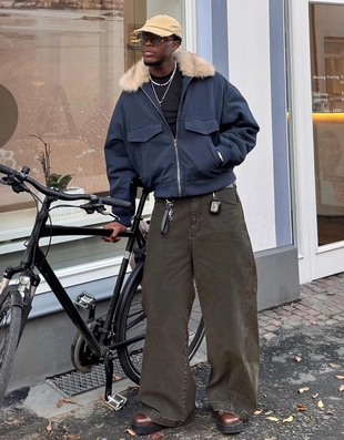 Брюки очень свободного кроя с вощеным покрытием- Заказать в России