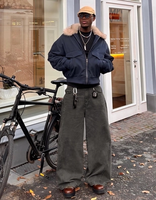 Брюки очень свободного кроя с вощеным покрытием- Заказать в России