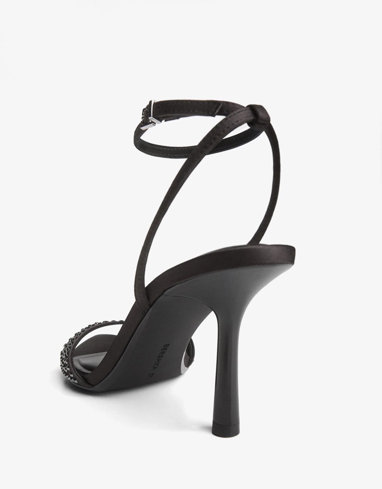 Босоножки на каблуке с блестками