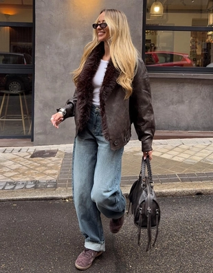 Куртка из искусственной кожи с меховым воротником- Заказать в России