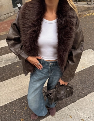 Куртка из искусственной кожи с меховым воротником- Заказать в России