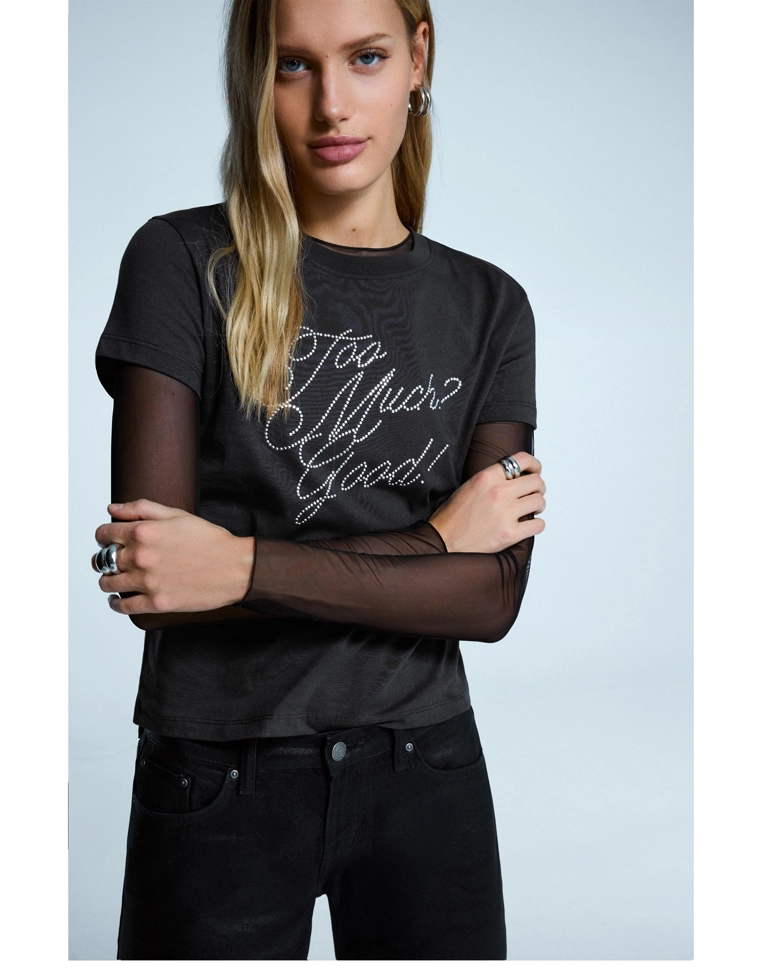 Футболка с принтом и стразами