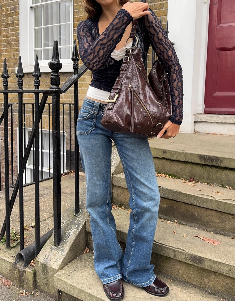 Джинсы клеш с вышивкой и карманами