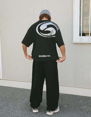 Футболка геометрического кроя с короткими рукавами и принтом- Заказать в России