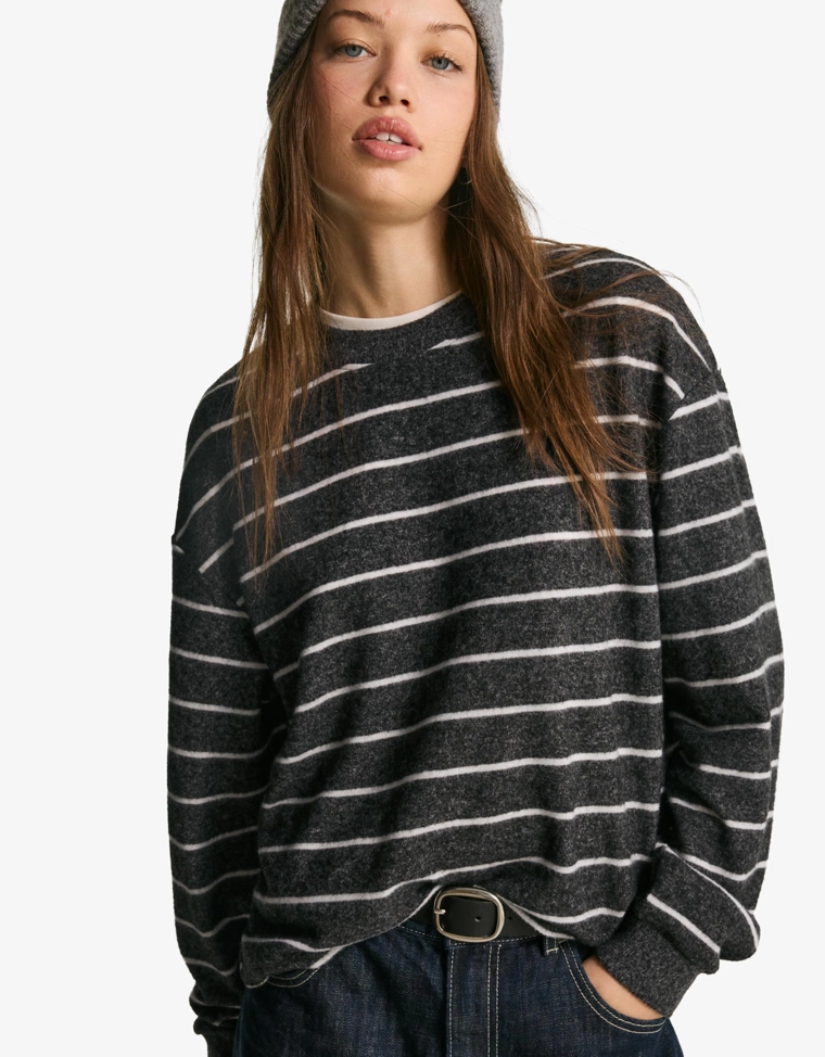 Полосатый трикотажный свитер