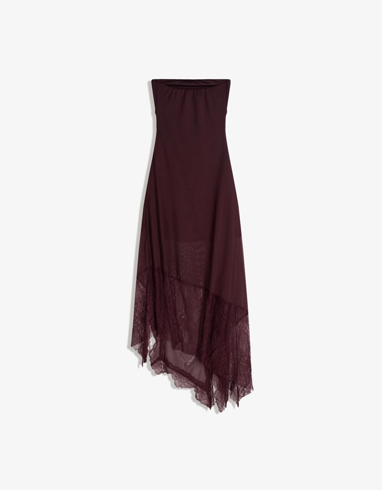 Асимметричное кружевное платье миди бандо из полупрозрачной ткани