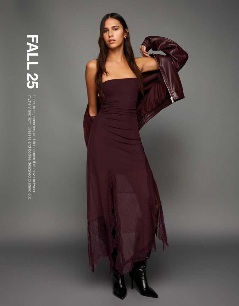 Асимметричное кружевное платье миди бандо из полупрозрачной ткани