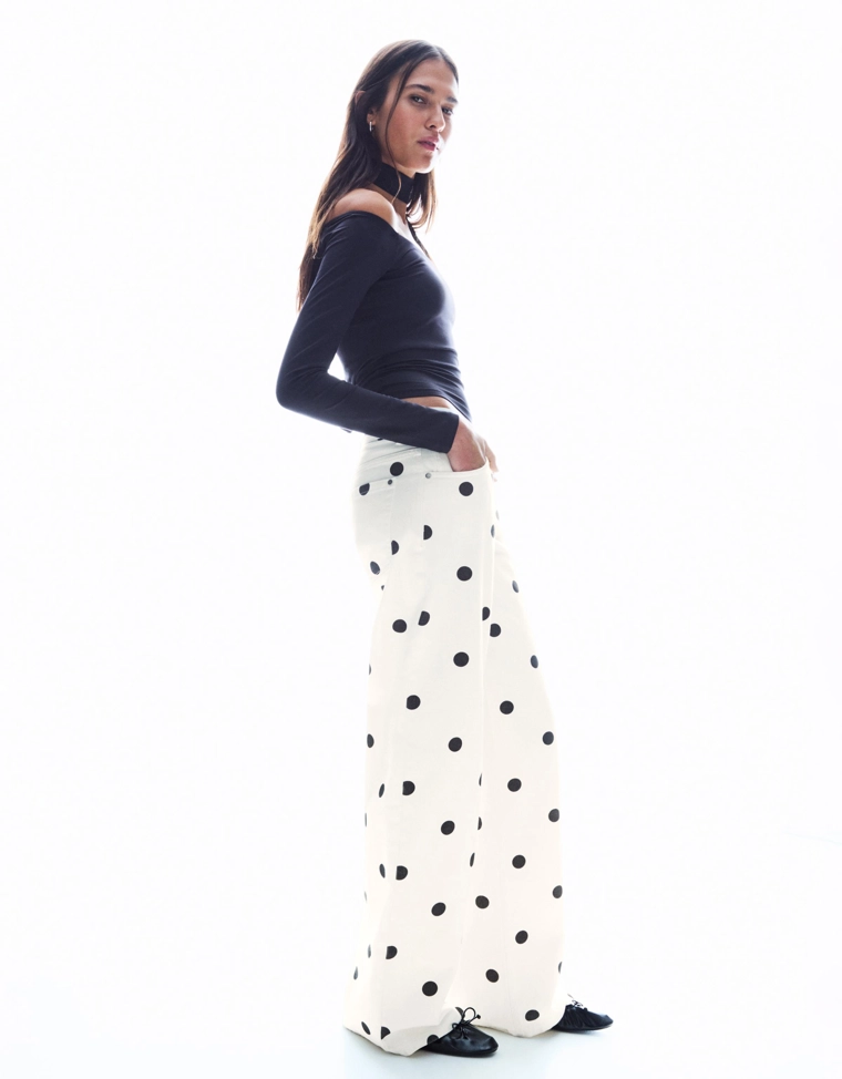 Брюки свободного кроя в горошек