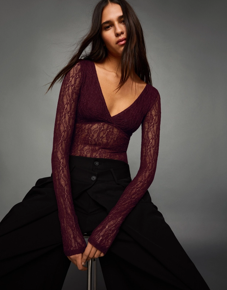 Боди с кружевом и длинными рукавами