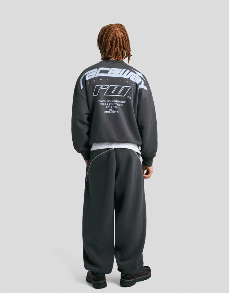 Брюки-бананы из ткани с принтом