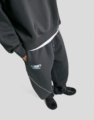 Брюки-бананы из ткани с принтом- Заказать в России