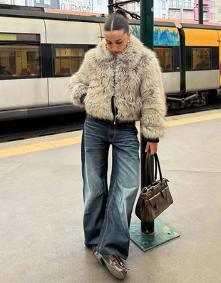 Джинсы свободного кроя с низкой посадкой- Заказать в России