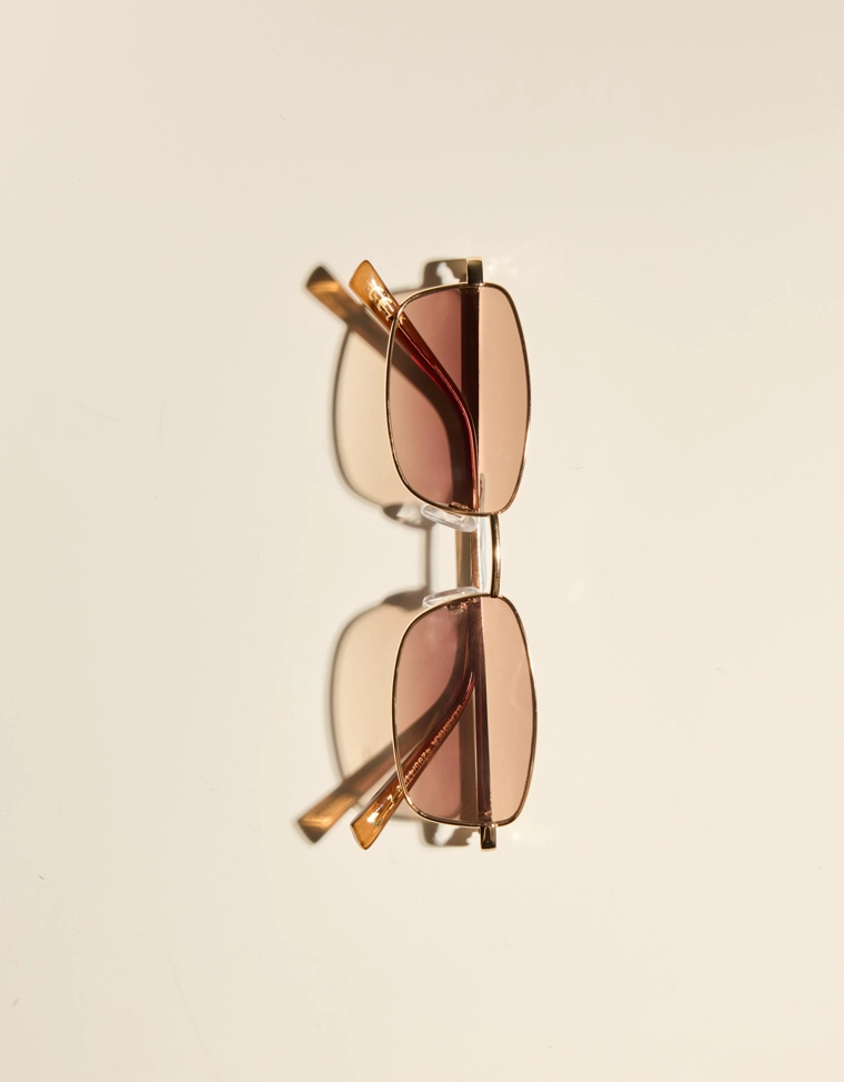 Очки в металлической оправе