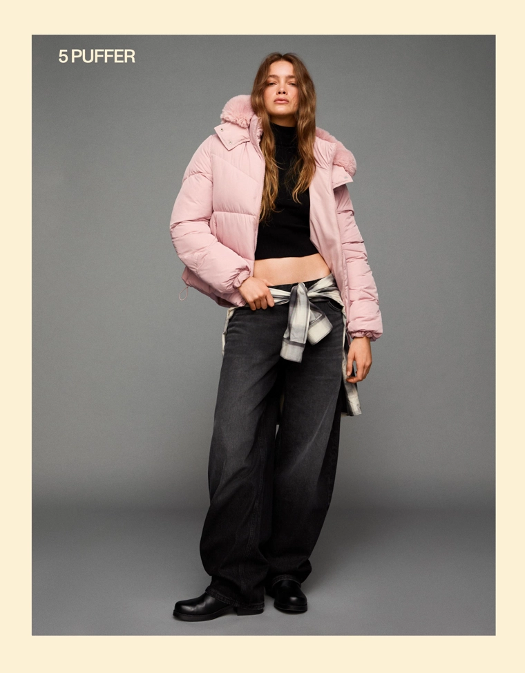 Пуховик из водоотталкивающей ткани с капюшоном и мехом