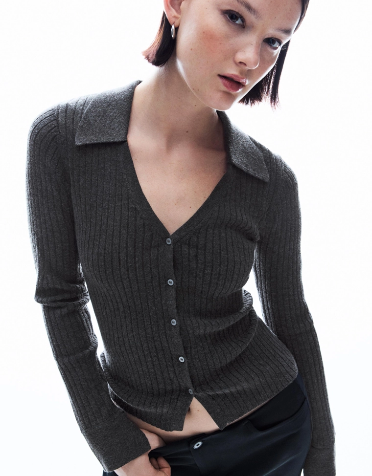 Кардиган в рубчик с воротником-поло