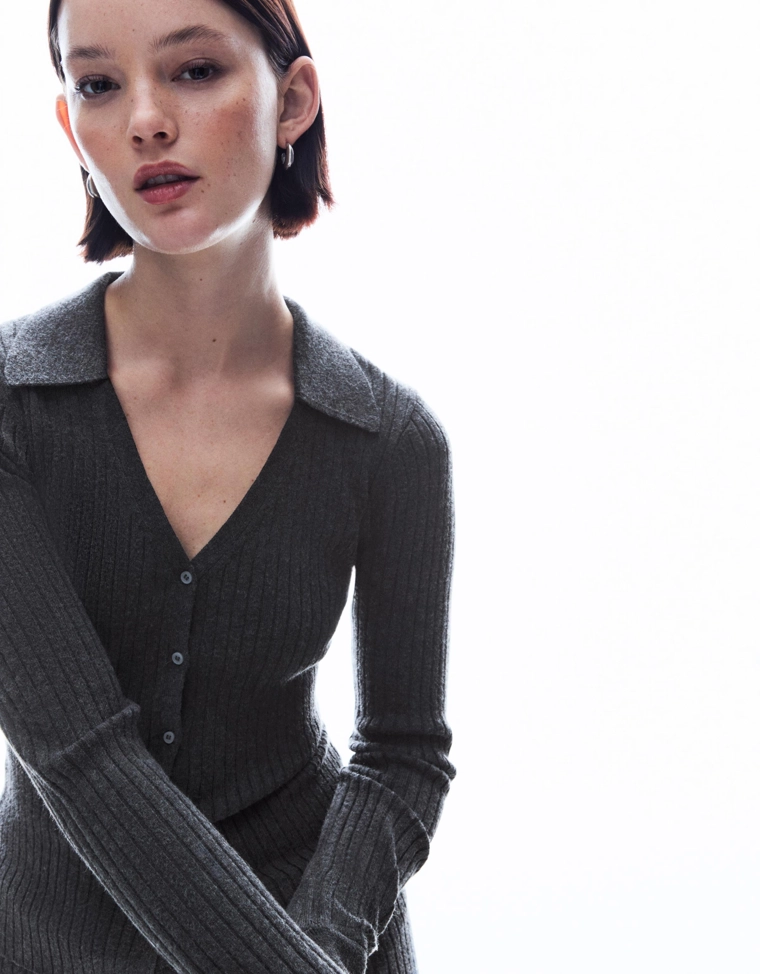 Кардиган в рубчик с воротником-поло