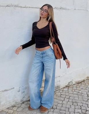 Джинсы с широкими штанинами и низкой посадкой- Заказать в России