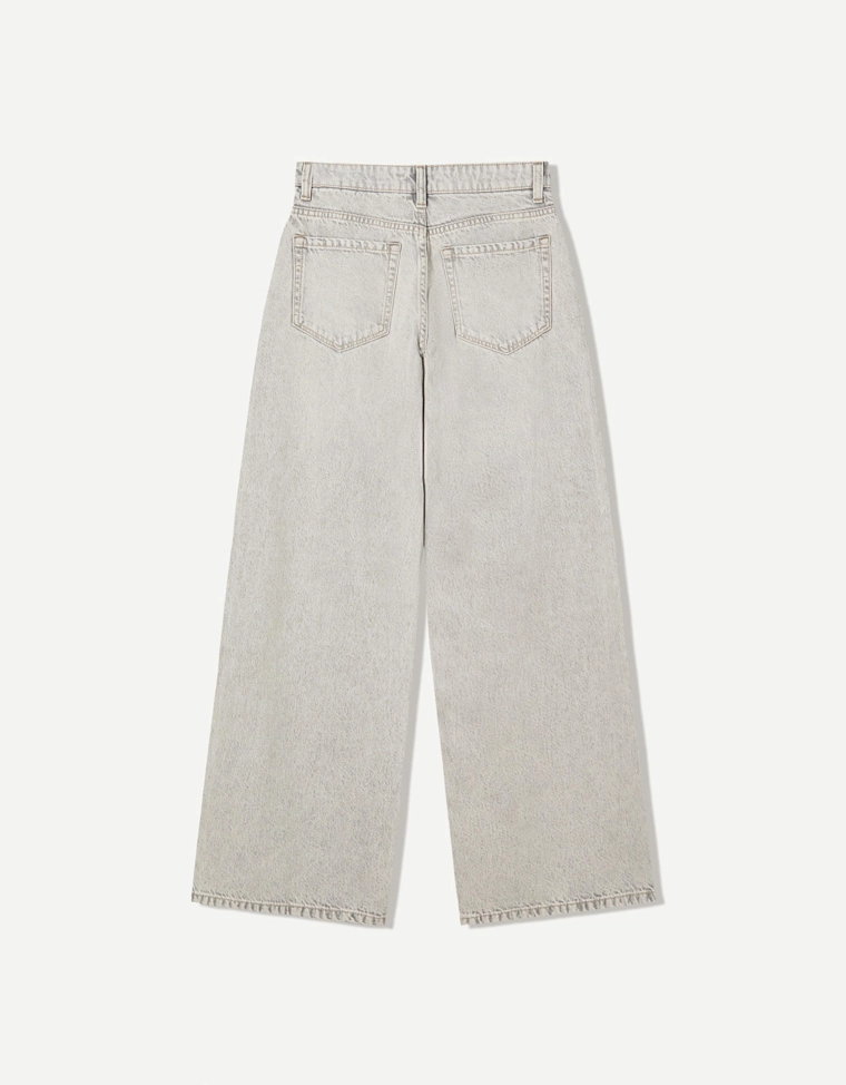 Джинсы с широкими штанинами