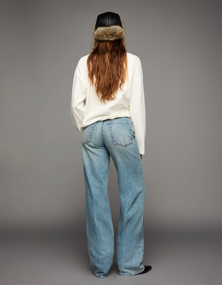 Джинсы прямого кроя с широкими штанинами