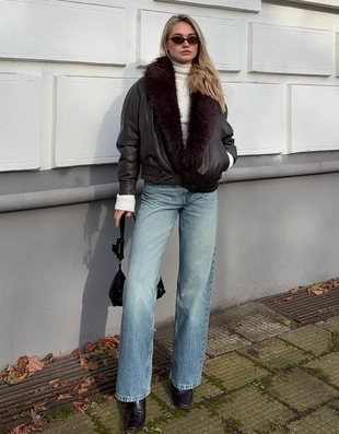 Джинсы прямого кроя с широкими штанинами- Заказать в России