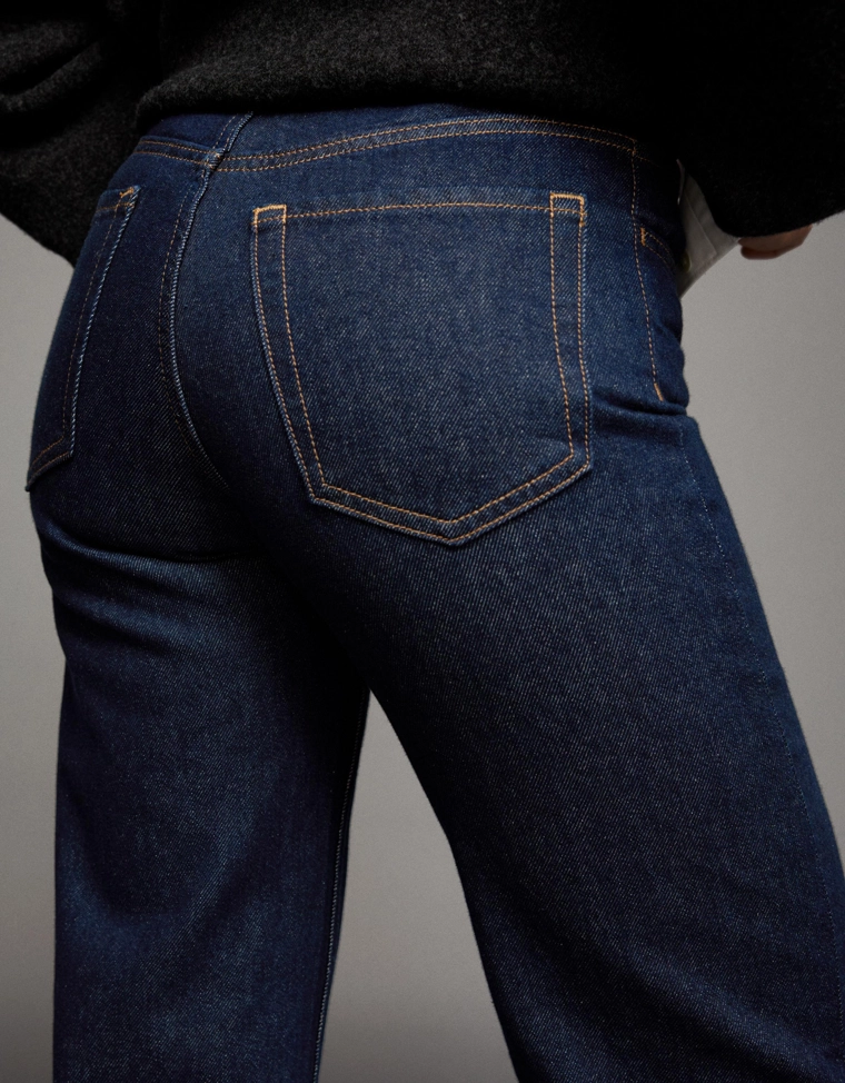 Джинсы прямого кроя с широкими штанинами