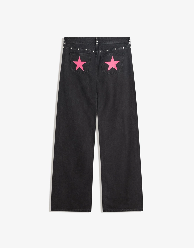 Джинсы свободного кроя с заклёпками-звёздами