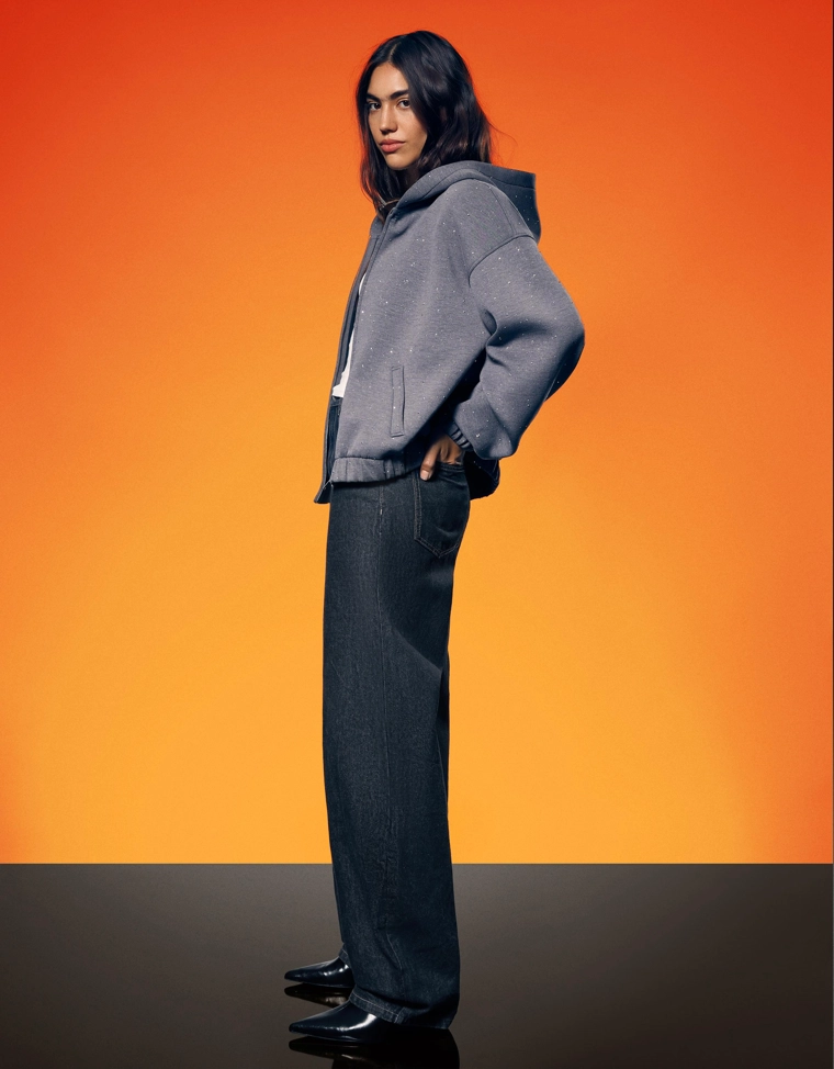 Джинсы barrel с широкими штанинами